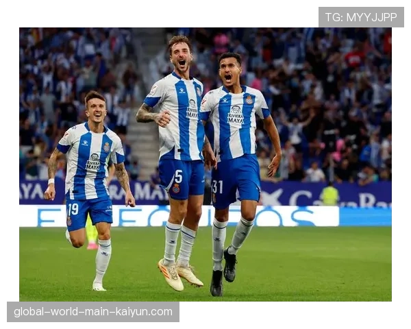 塞维利亚青训球员防守经验不足，错误决策频发